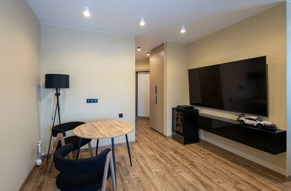 Купить --комнатную квартиру